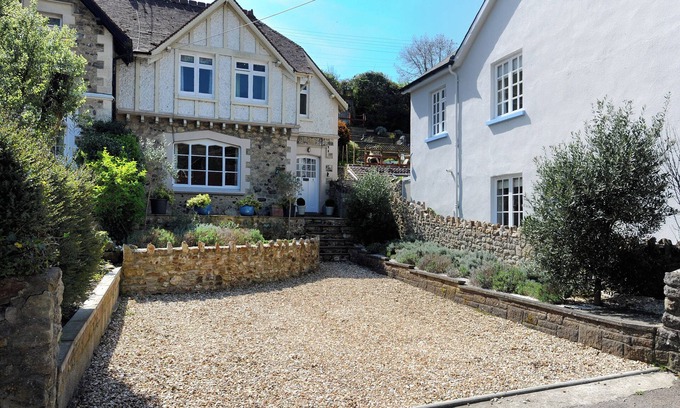 Beer Cabaña | 5 BELMONT TERRACE, pet friendly, country holiday cottage in Beer