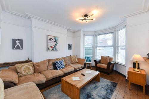 Sneinton Casa | 5-BR Home Featuring Art and Photography Collection