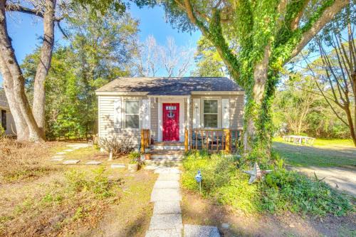 Mossy Oaks Casa | 5 Mi to Downtown Beaufort Pet-Friendly Cottage!