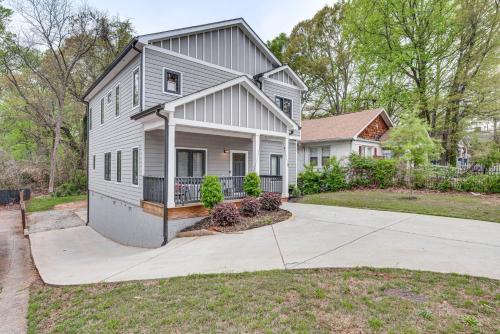 Sylvan Hills Casa | 5 Mi to Dtwn ATL Home with Office and Large Backyard!