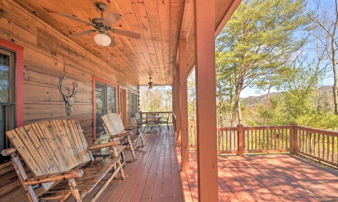 Blue Ridge Cabina | 5 Mi to Downtown Blue Ridge: Rustic Cabin w/ Views