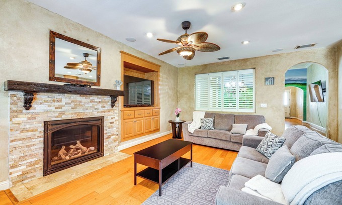 Modesto Casa | 5 Mi to Dtwn Modesto: Family Home w/ Patio!