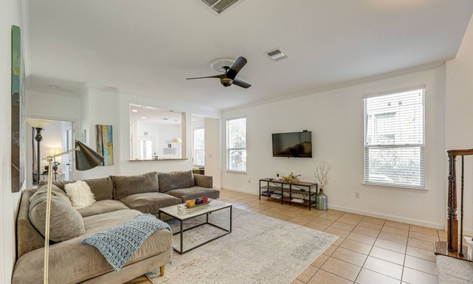Cardinal Hills Casa | 5 Mi to Lake Travis: Pet-Friendly Home w/Yard!