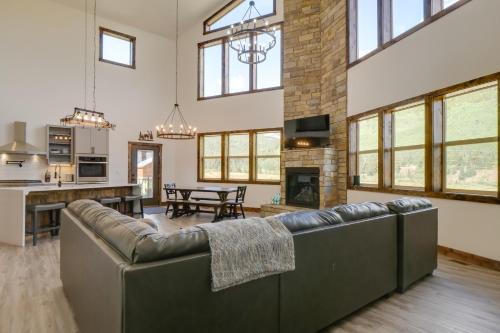 Blue River Casa | 5 Mi to Main St Breck Mtn-View Duplex with Hot Tub