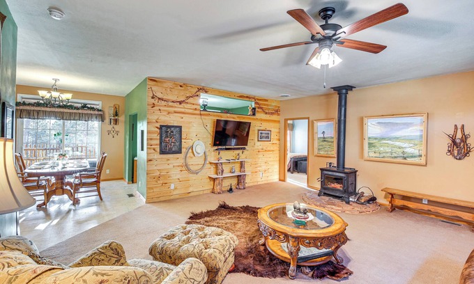 Hot Springs Casa | 5 Mi to Town: Mtn-View Gem w/ Deck in Hot Springs