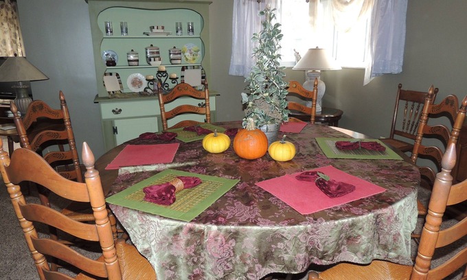 Northwest Akron Casa | 5 miles to Cuyhoga National Park & Blossom Music Center