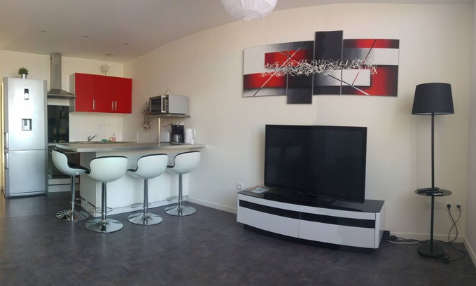 Gare Apartamento | 5 min del mar y del centro, vista abierta + jardín