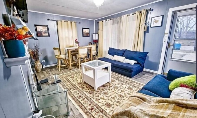 North Chicago Casa | 5 min to Naval station Great Lake, Great lakes Commissary, RFU Medical School.