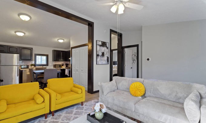Westfield Casa | 5 mins to Grand Park, 15 mins to Ruoff, pet-friendly, peaceful environment!