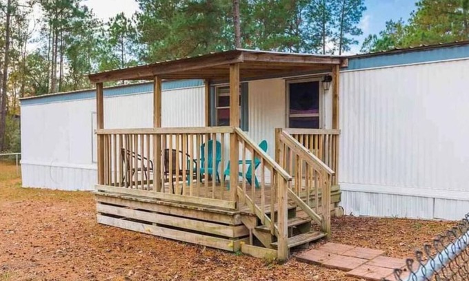Brookeland Casa | 5 minutes from Humphrey boat ramp,guest access to pool and tennis courts