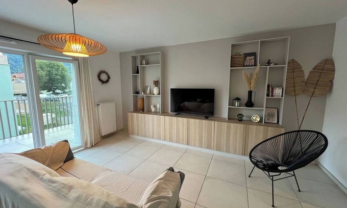 Doussard Apartamento | 5 minutes from Lake Annecy, lovely 5-person apartment with terrace, private parking
