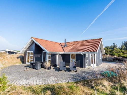 Henne Strand Casa | 5 person holiday home in Henne