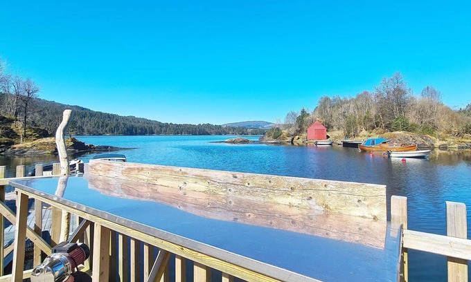 Lonevag Casa | 5 person holiday home in LONEVÅG