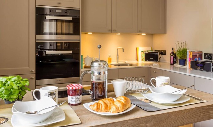 Exeter Apartamento | 5 * reseñas - Apt en City Center Exeter, 2 camas King, 2 baños, estacionamiento, gimnasio,