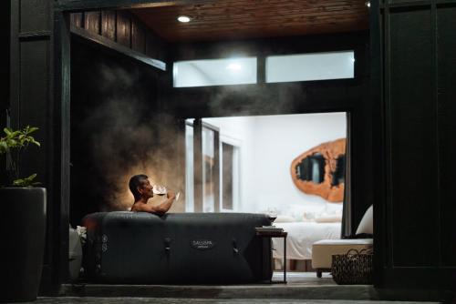 Royal Hawaiian Estates Casa | 5-Star Luxury Sauna-Spa Retreat Near Volcano Nat'l