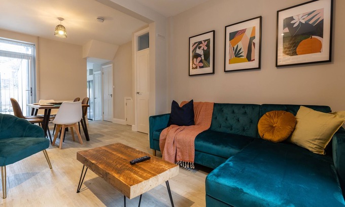 Canton Casa | 5 star rated, beautifully decorated spacious 3 bed house close to City Centre.