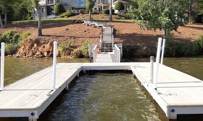 New London Apartamento | 5 Star Waterfront Luxury Vacation Apartment