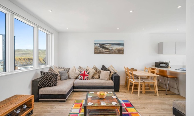 Perranporth Casa | 5 The Dunes - a house that sleeps 4 guests in 2 bedrooms