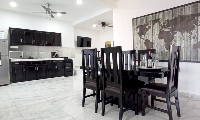 Salinas Apartamento | 50% Off 1600 Square Feet Elegant Lakeview Condo w/ Breakfast & Fastest WIFI
