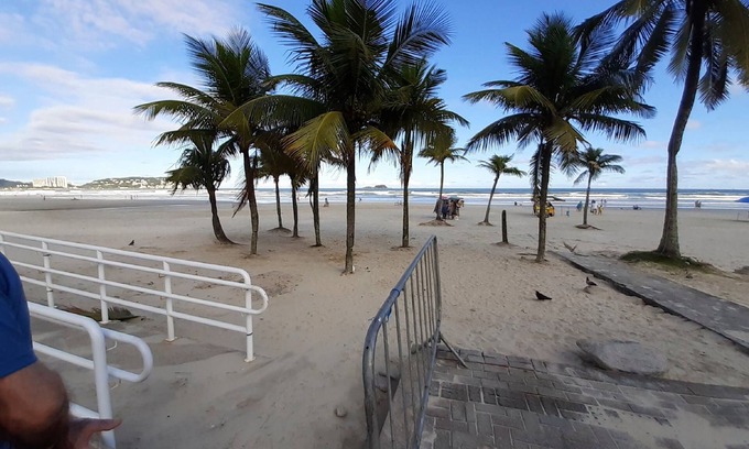 Enseada Apartamento | 500m da Praia, BIWA Edifício com Piscina, 1garagem, WI-FI, Portaria 24hs, churrasqueira, playground, jardim, Centro do Guarujá, SP