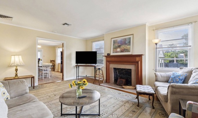 Carrollton Casa | 503 Lowerline St New Orleans LA