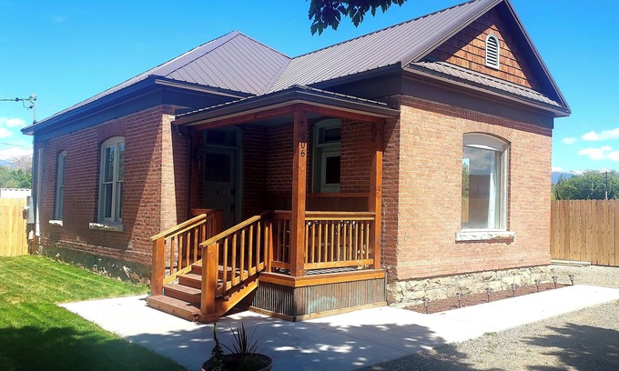 Salmon Casa | 506 Historic Brickhouse off Main St. - 2 Blocks from Salmon River