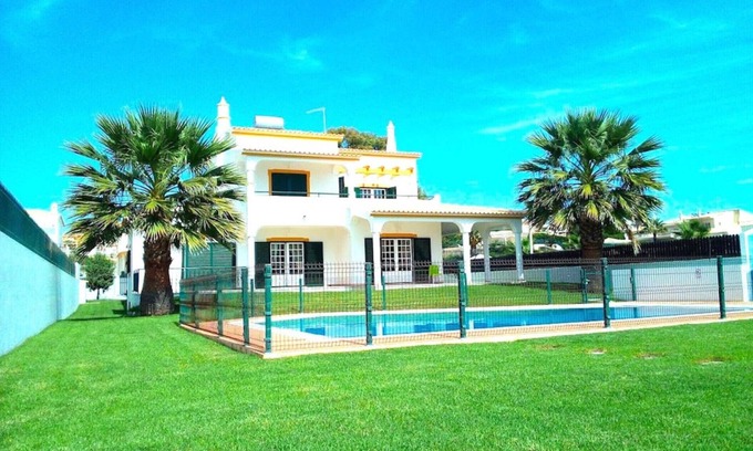 Gale Villa | Villa de lujo moderno de 50m de la playa de Gale, Vistas al mar, WiFi, Ar cond