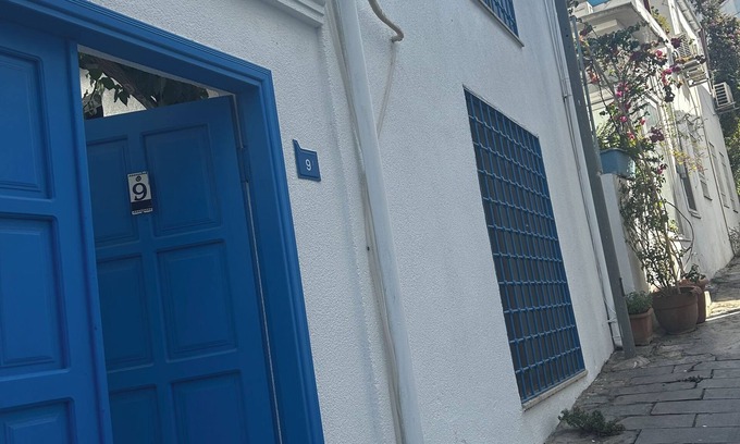 Bodrum City Center Casa | 50m to the Beach – Private Courtyard House, Sleeps 6