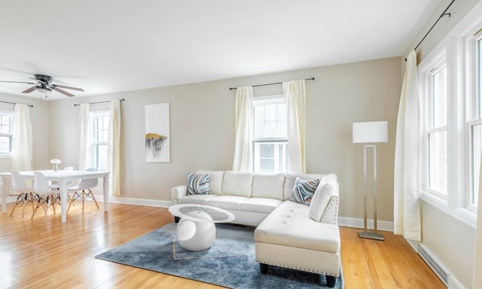 Dundee-Happy Hollow Historic District Casa | 5113 1/2 Cumming Street, Omaha, Nebraska · Chic Omaha Loft style Home with Game