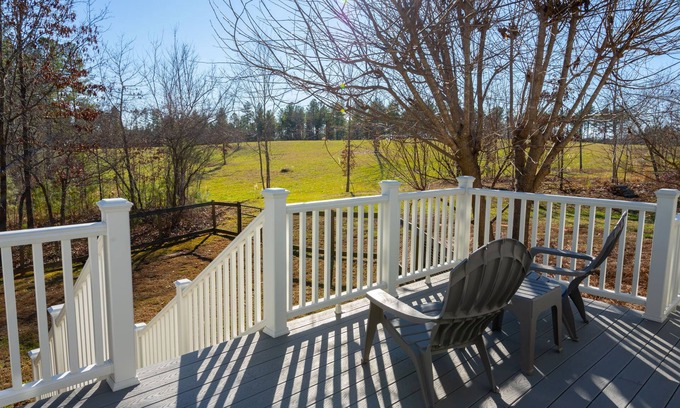 Tryon Otro | 55-acre Countryside Farmhouse with Fireplace and Carport
