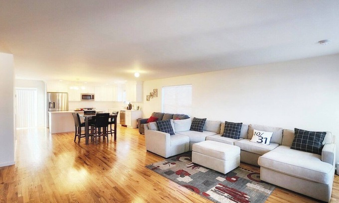 Amityville Casa | 57 Commerce Summary: