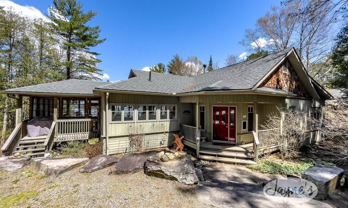 Baysville Cabaña | 5bdrm 4bath cottage in LOB!