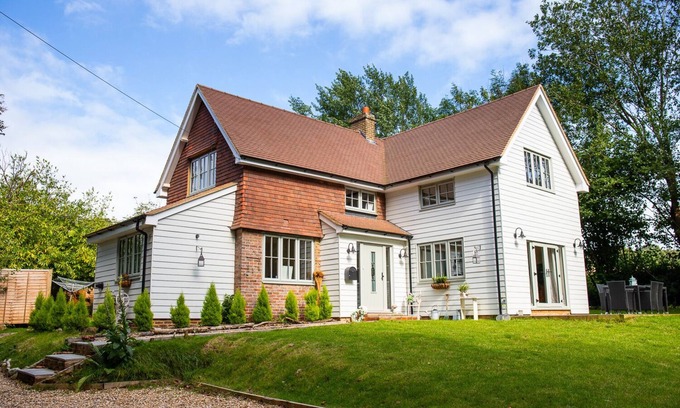 Battle Casa | 5BR-10Guests-Fireplace-HotTub-Pets ok - Parking