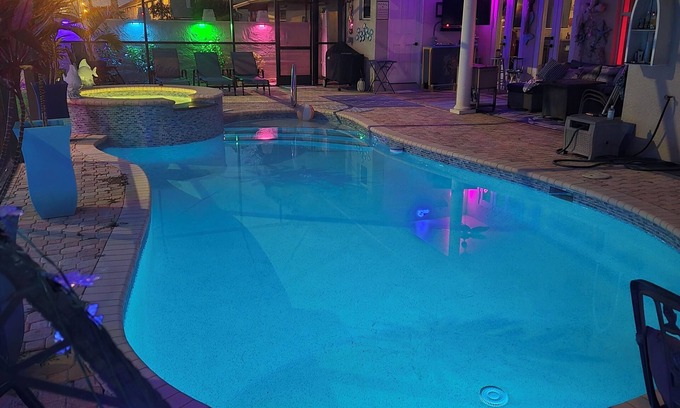 Central Naples Casa | 5BR/6BTH Heated Pool/Spa Home 1 Mile to Beach! 5 min to Downtown Naples