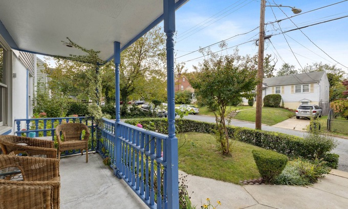 Hyattsville Casa | 5miles to Washington DC sight see: charming villa