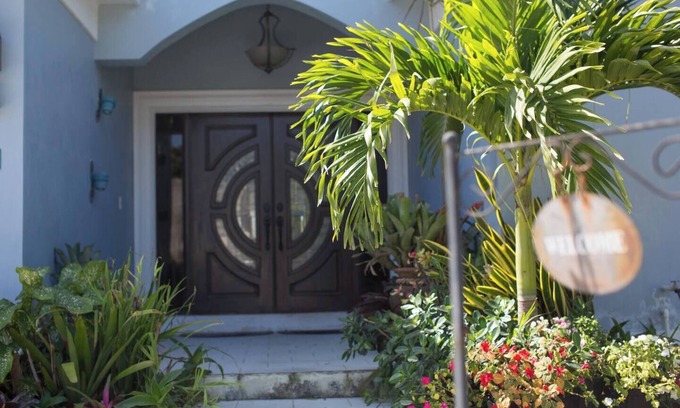 Nassau Villa | 5min Walk from beach | Spacious Home in Nassau