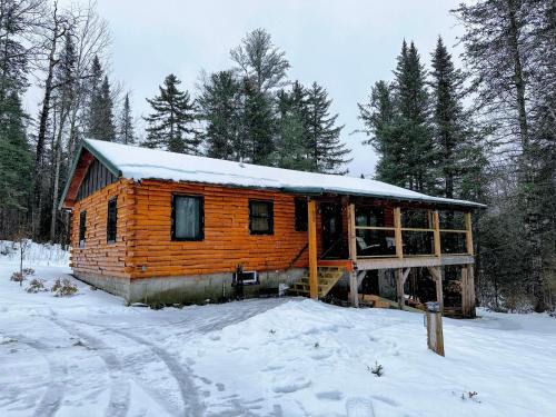 Bethlehem Casa | 5R Cozy log chalet in fantastic location. Ski, snowshoe, fish, explore! AC, pet friendly!
