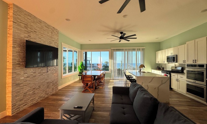 Roatan Casa | 6 Bd, 6 Bth, 2 living rms, huge kitchen, private pool & hot tub, rooftop deck!!!