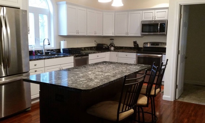 Meredith Casa | 6 DORMITORIOS, 5 BAÑOS, NUEVA CASA CERCA DE PLAYA PÚBLICA EN 2 ACRES, 1 MILLA DE CENTRO