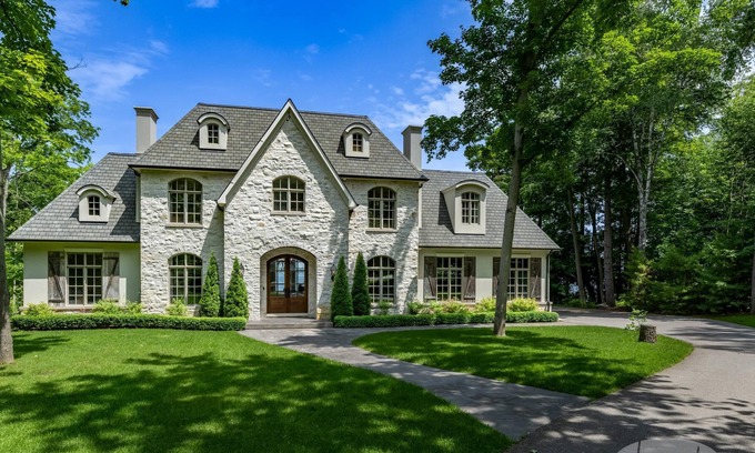 Innisfil Cabaña | 6 Bedroom, 5 Bath on Kempenfelt Bay on Lake Simcoe