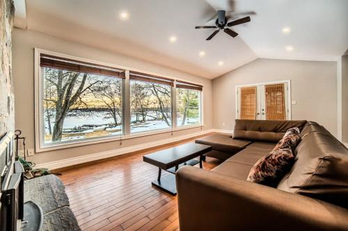 Carling Casa | 6 Bedroom Lakefront Main House in Sand Bay