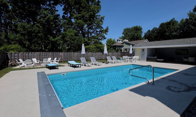 South Haven Casa | 6-bedroom vacation home just a 5-minute walk to Lake Michigan