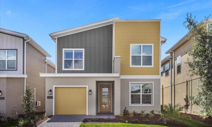 Campbell Casa | 6 Bedrooms/ 5 Bathrooms/ Storey Lake (2660 SS)