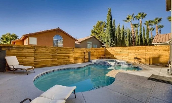 Spring Valley Casa | 6 Beds, 2.5 Bath - Private Pool/Spa - Steam Room