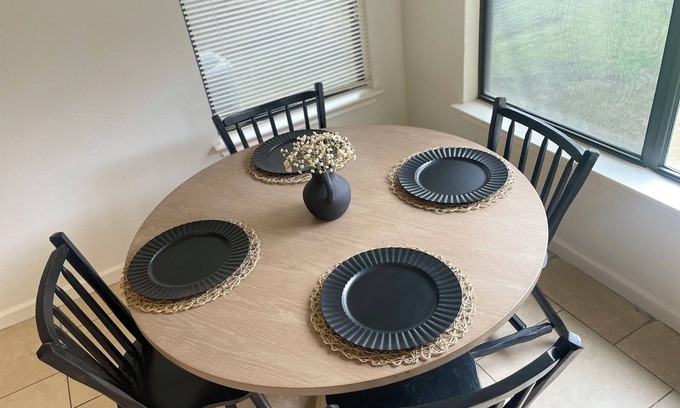 Live Oak Casa | 6 beds/4 rooms / 2 mt freeway