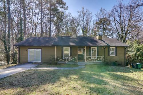 Snellville Casa | 6 Mi to Stone Mtn Park The Forrest Home with Deck