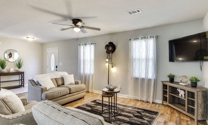 Augusta Casa | 6 Mi to The Masters: Updated Home w/ Yard!