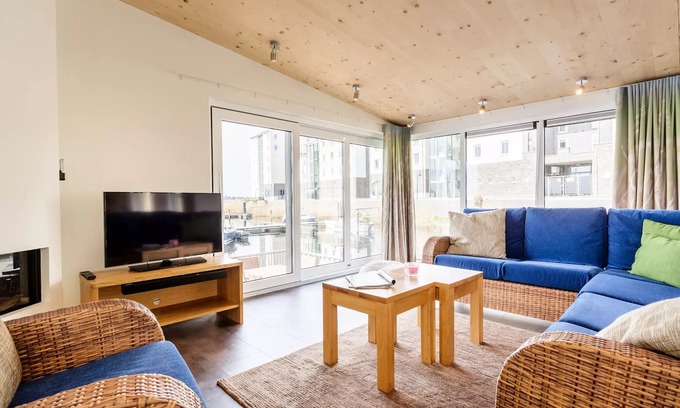 Zeewolde Casa | 6 Person Floating House