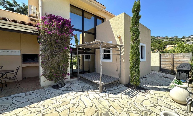 La Londe-les-Maures Casa | 6-person house with shared pool in a private estate – La Londe-les-Maures