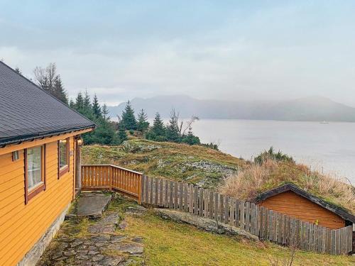 Gulen Municipality Casa | 6 person holiday home in Brekke